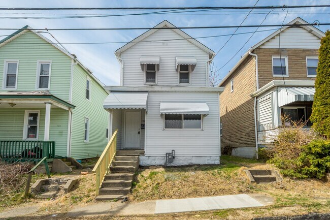 Foto del edificio - Cozy 2 bedroom home in Myer Park available...