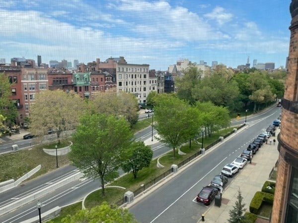 Building Photo - 362 Commonwealth Ave