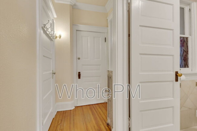 Building Photo - 1431 Columbine St