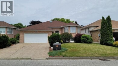 Building Photo - 138 Hampton Crescent