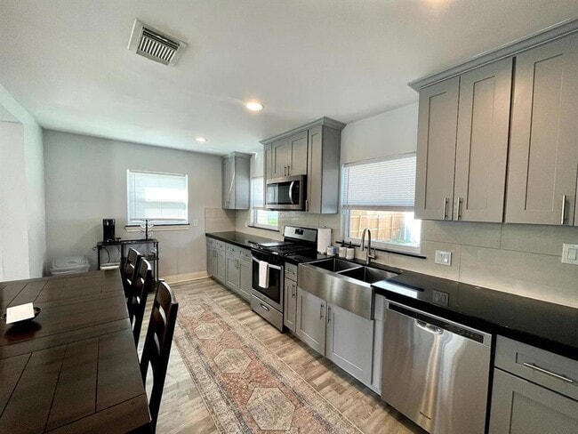 Photo - 3859 Arbor St House