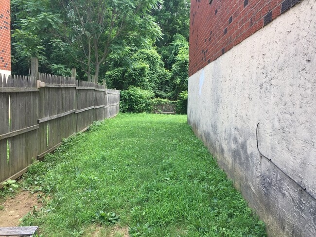 Building Photo - 9439 Woodbridge Rd