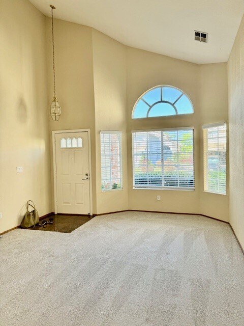 Foto del edificio - 1006 Larkwood Ct