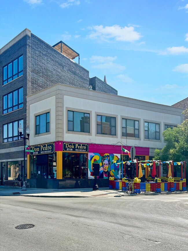 Building Photo - 2035 W Belle Plaine Ave