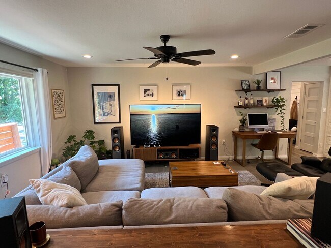 Building Photo - Brilliant Home on a Large Lot with Everyth...