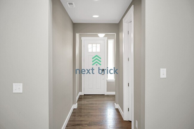 Foto del edificio - 4 BED ANS 2.5 BATH SINGLE FAMILY HOUSE FOR RENT