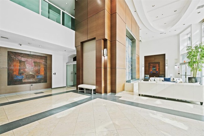 Building Photo - 1155 Brickell Bay Dr