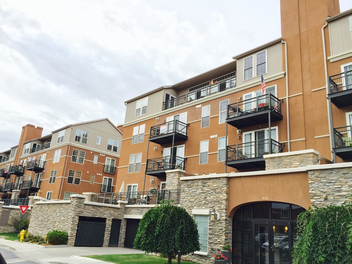 640 11th St, Golden, CO 80401 Condo for Rent in Golden, CO