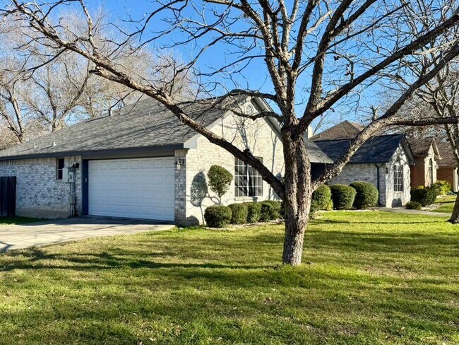 Building Photo - Beautiful single-story home on a corner lot in New Braunfels!