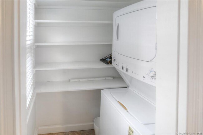 Foto del edificio - 541 Midland St