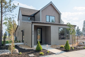 Building Photo - 971 W Linda Ave