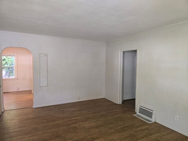 Foto del edificio - 485 E 1st Ave