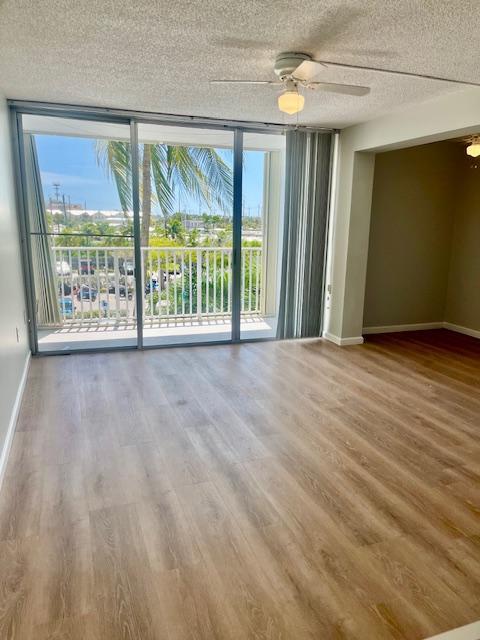 Sala de estar convertida en alcoba para dormir - 3312 Northside Dr