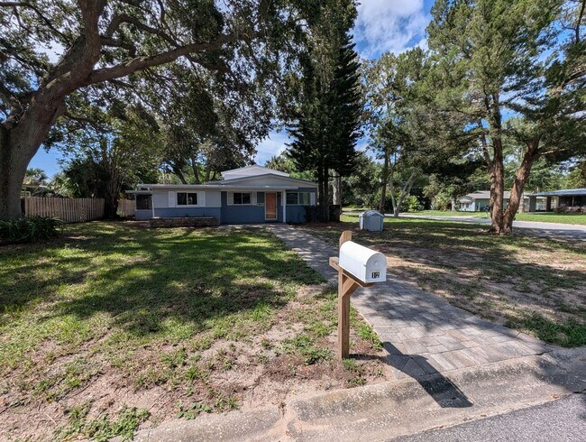 Foto del edificio - Anastasia Island 2 story home on Corner Lot!