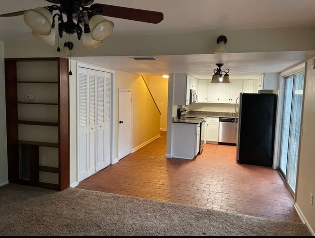 Building Photo - 1100 Granada Way