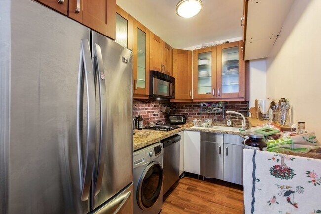 Building Photo - 37 Revere St