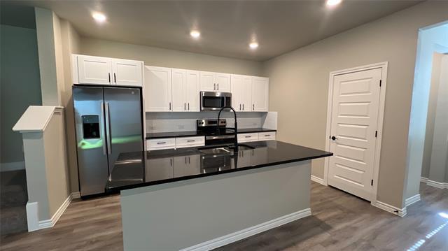 Building Photo - 825 Blossom Ln