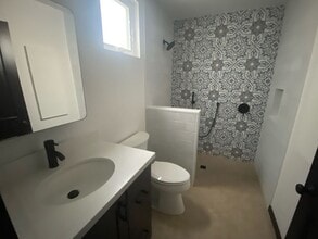 Building Photo - 525 Park Ave