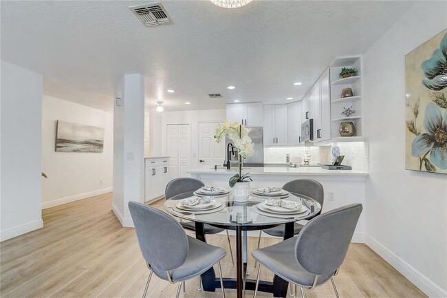 Foto del edificio - 12818 Lexington Summit St