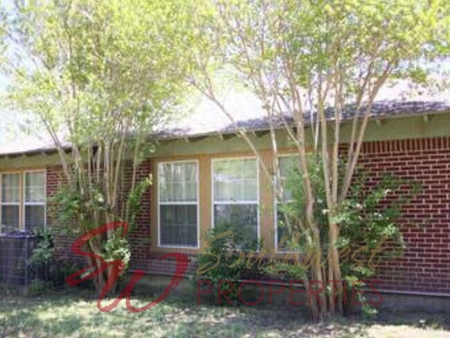 Foto del edificio - Large 3 bedroom close to campus