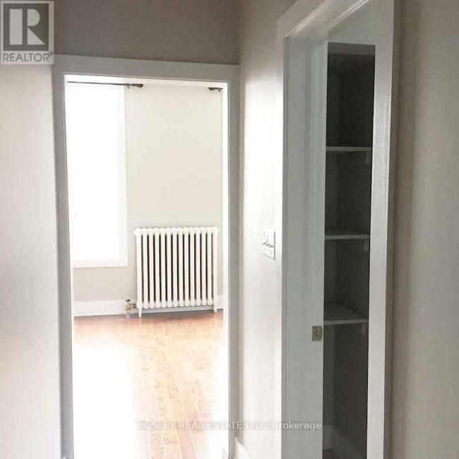 Building Photo - 451 Parliament St