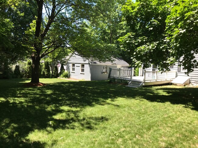 Foto del edificio - 142 Holden St