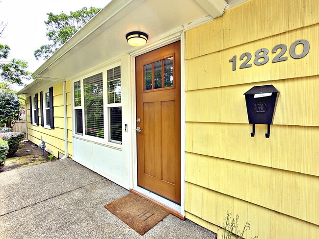Building Photo - 12820 SW Edgewood St