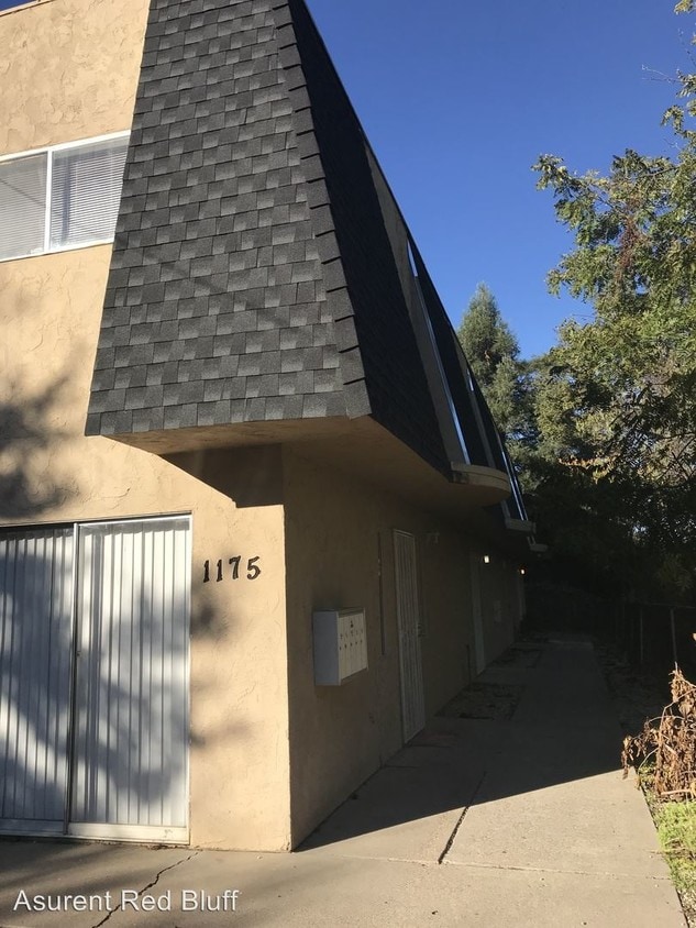Primary Photo - 1175 Delphinium St