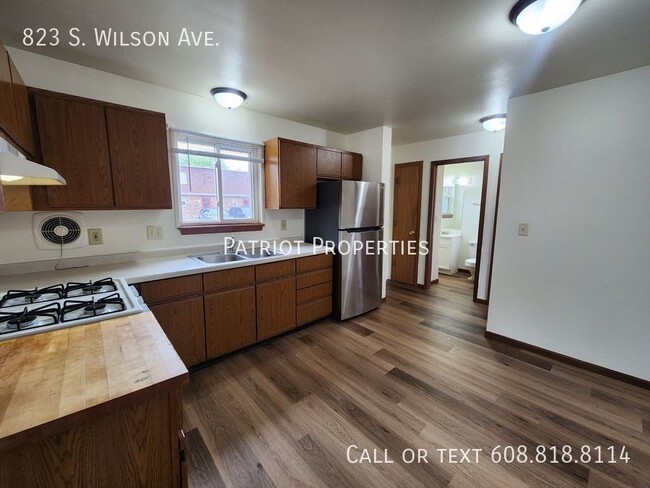 Building Photo - 3 bedroom/ 1.5 bath Townhome in Hartford, WI