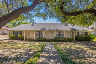 Building Photo - 6824 Edmond Ave