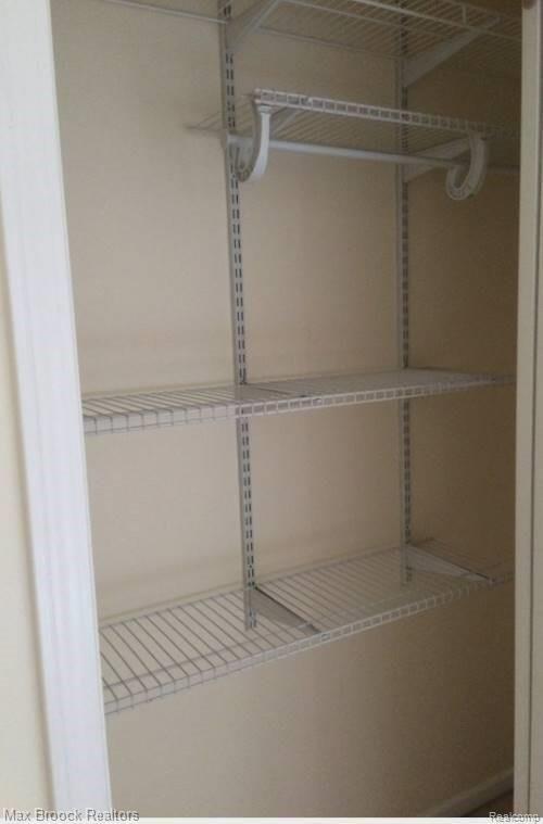 Foto del edificio - 28017 Hopkins Dr