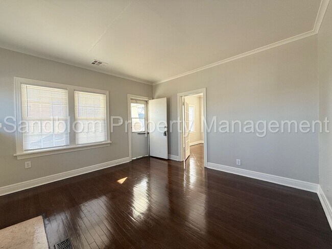 Building Photo - For Lease | Route 66 | Available Now!