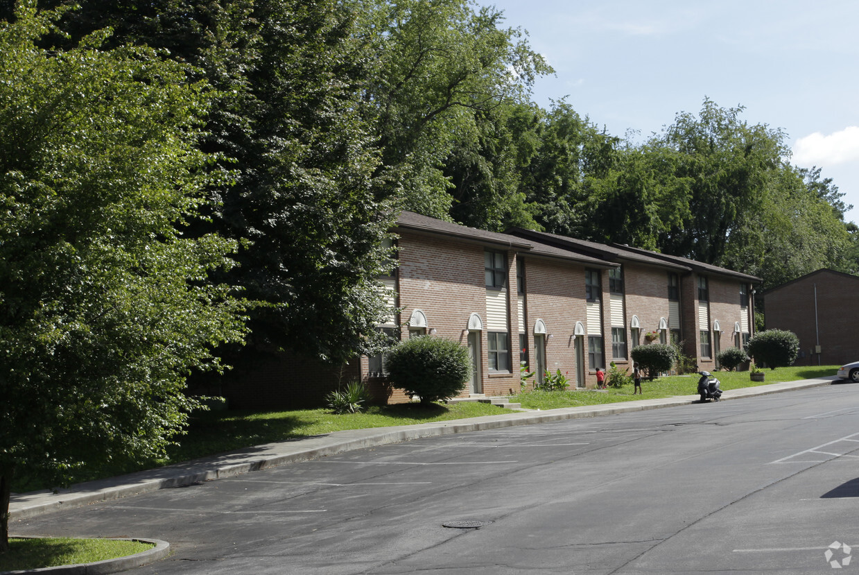 Building Photo - Ridgefield Court Apartments