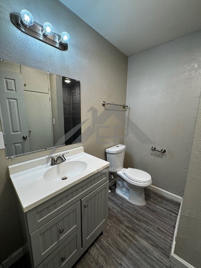 Building Photo - 205 E Hurd St