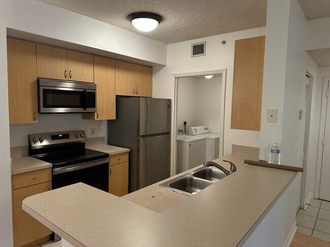 Foto del edificio - 5032 Lantana Rd