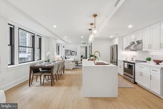 Building Photo - 135 S 19th St