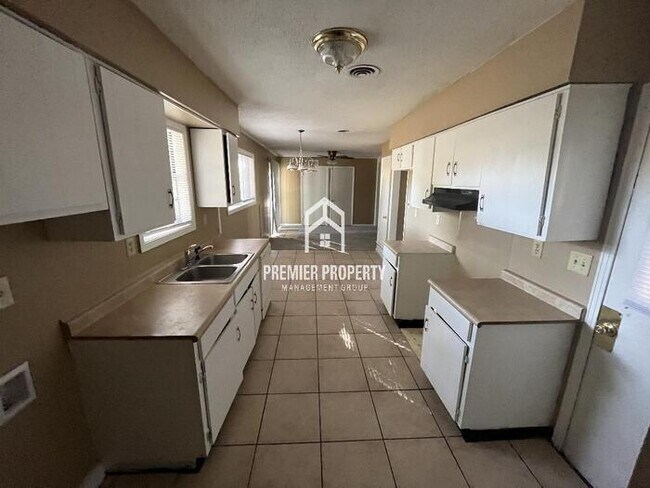 Building Photo - 4105 Northbridge - $300 OFF FIRST MONTH'S ...