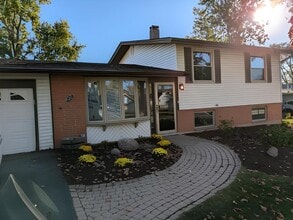 Building Photo - 9407 Elm Ave