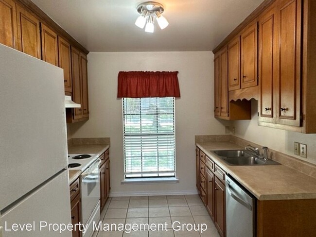 Building Photo - 3 br, 2 bath House - 572 Ridgewood Drive