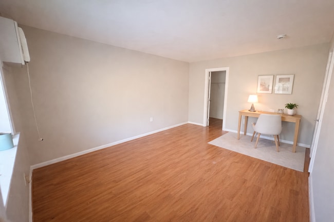 Building Photo - 2026 Move-In Special – $500 LEASE SIGNING BONUS!! Spacious 2BR Condo Near Naylor Rd Metro – Washe...