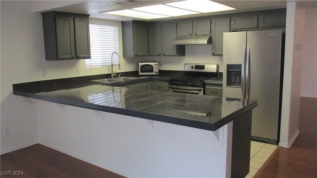 Building Photo - 1609 Royal Canyon Dr