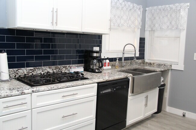 Kitchen - 25 Colorado St