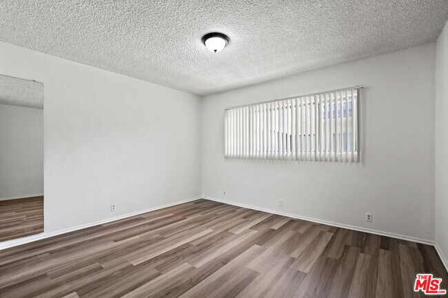 Foto del edificio - 1515 Purdue Ave