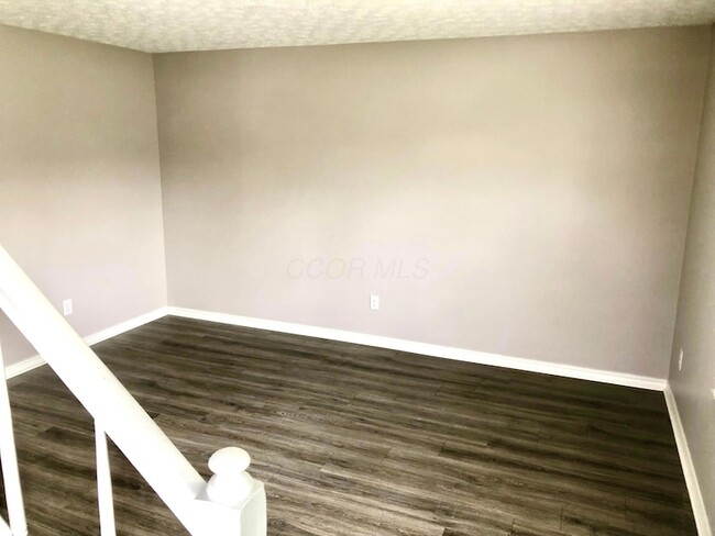 Building Photo - 5700 Crossing Ct