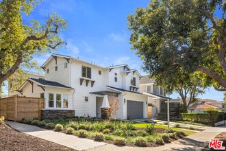 Building Photo - 744 N Almar Ave