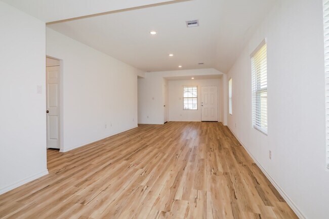 Building Photo - 11052 N Lake Mist Ln