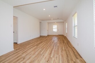 Building Photo - 11052 N Lake Mist Ln