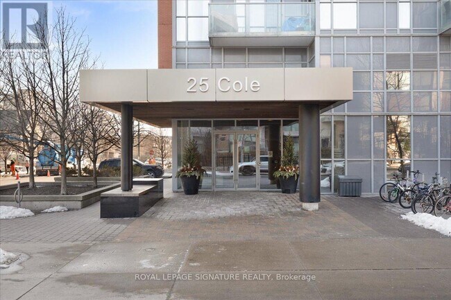 Photo du bâtiment - 25 Cole St