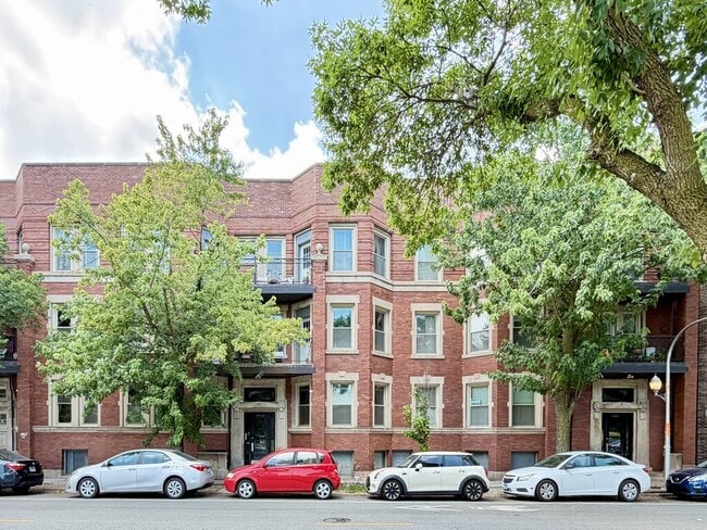 Building Photo - 4120 N Clarendon Ave