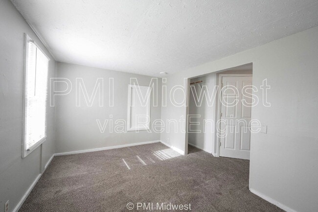 Building Photo - 2011 Applegate St